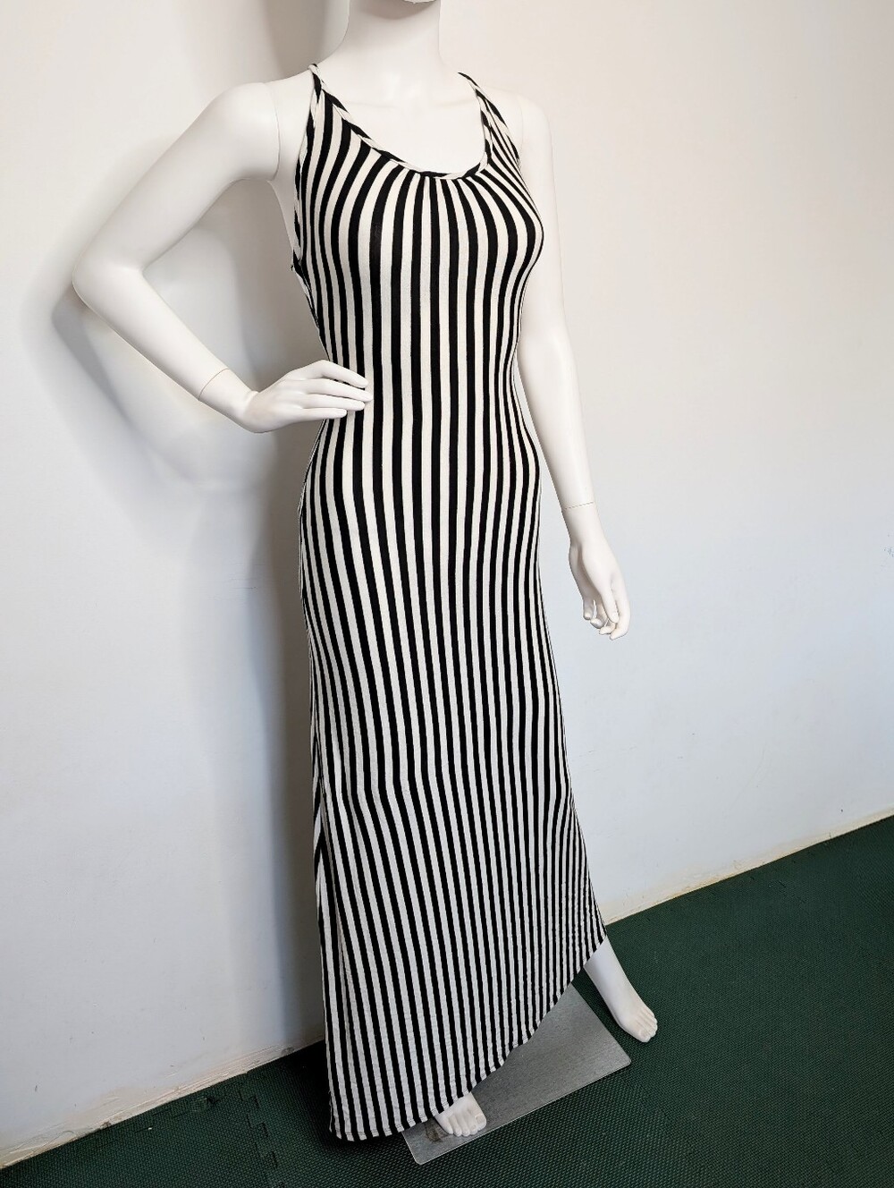 Y2K Black & White Striped Bodycon Open Back Strappy Scoop Neck Maxi Dress - Picture 3 of 12